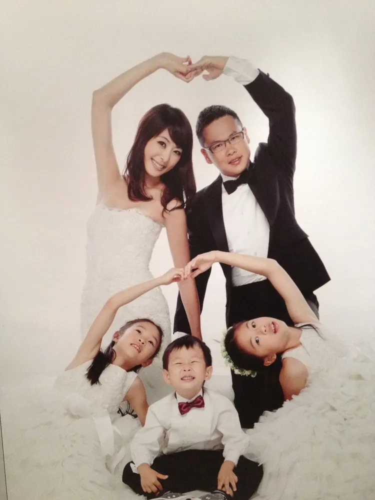 結婚10周年拍的全家福。賈永婕提供