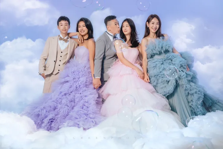 賈永婕（右起）、小羽、王兆杰、安安和恩恩。C.H wedding提供