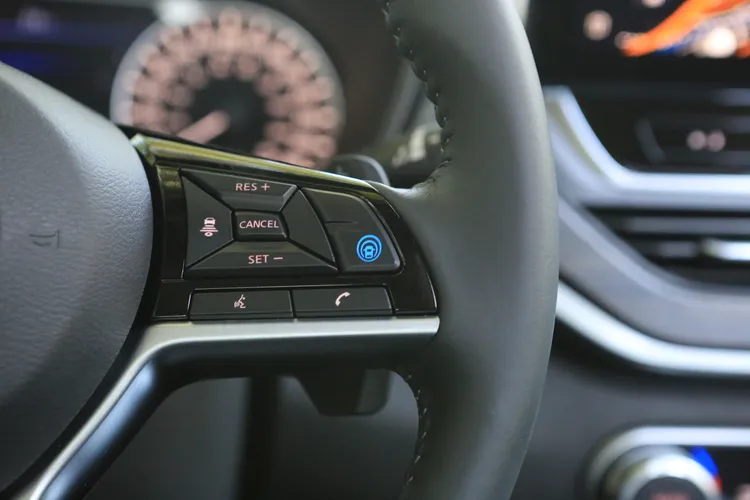 Altima能支援一鍵開啟Level 2操作，在0-144km/h的速度範圍內可隨時跟停，並於直行與轉向時保持置中。林浩昇攝