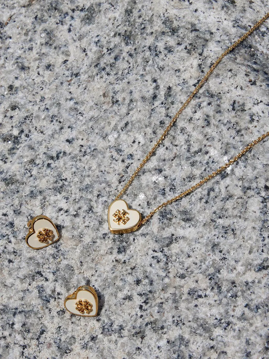 七夕情人節限定系列Kira心形琺瑯配飾套組，8390元。品牌提供