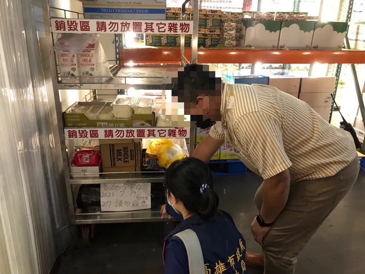 好市多下架乾酪產品專區放置。翻攝畫面