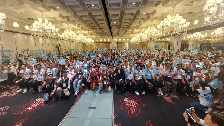 柯文哲今天成立高雄「台灣選哲之友會」。凃建豐攝