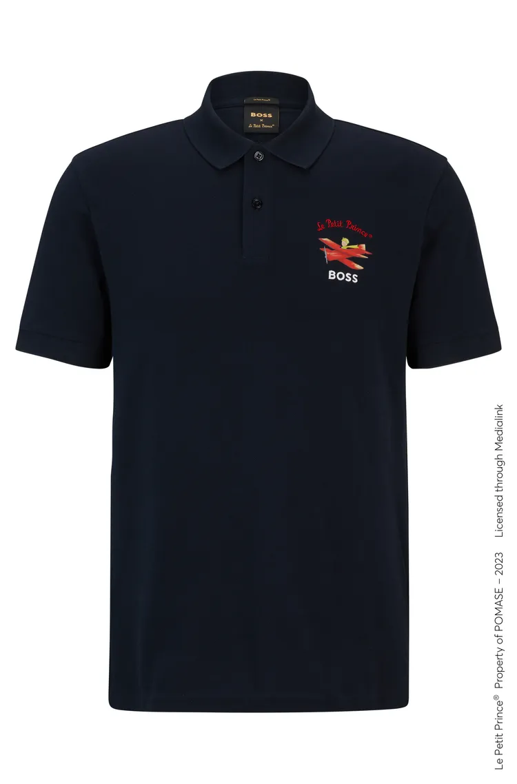 聯名系列星空藍色Polo衫，5700元。品牌提供