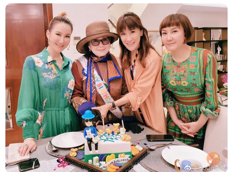 李玟與姊姊、媽媽感情深厚。翻攝李玟臉書