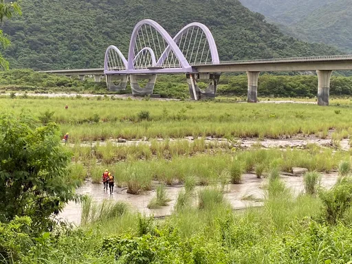 高雄六龜荖濃溪驚傳有人溺斃 身分曝光!半夜曾路過這座橋