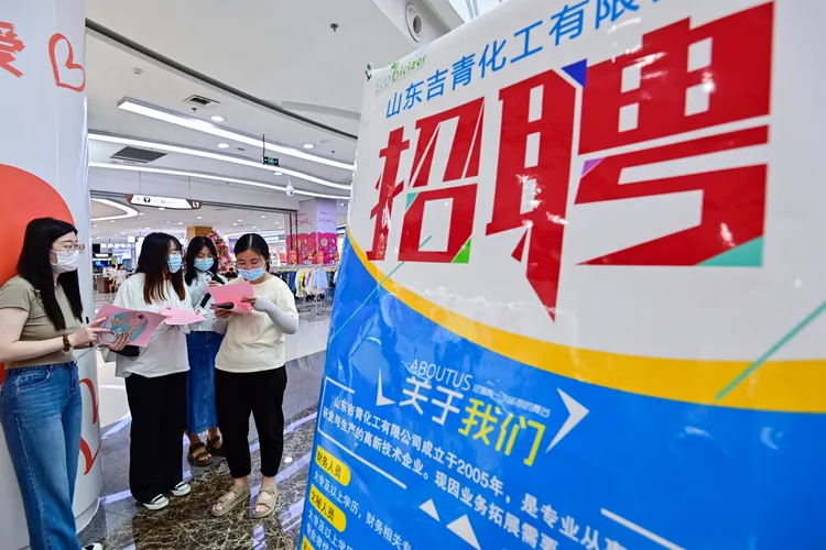 山東青州一場招聘會。新華社