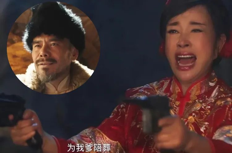 劉曉慶片中替父報仇，現實中演父親的男星任清安（小圖）比她小18歲。翻攝微博