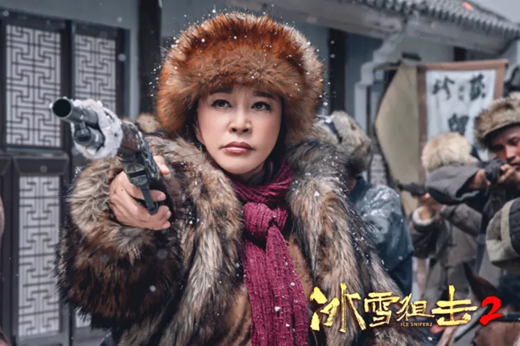 劉曉慶在新片《冰雪狙擊2》飾演土匪頭子的女兒。翻攝微博