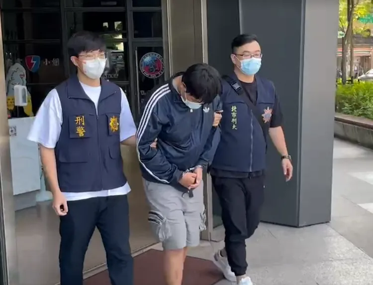 陳男遭警方移送。翻攝畫面