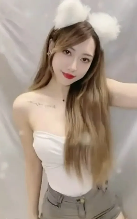 網紅扭腰擺臀超養眼。IG Reels@xuan_0325 提供