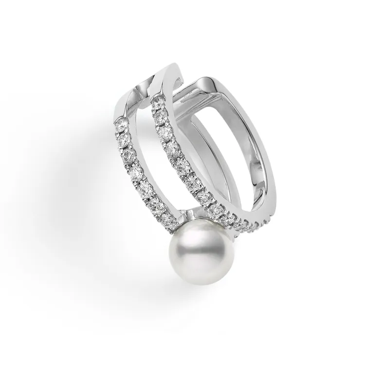 MIKIMOTO雙環鑽石珍珠耳骨夾，7萬3000元。品牌提供