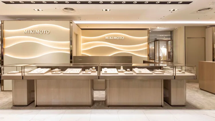 MIKIMOTO日前宣布進駐台北東區商圈，於遠東SOGO百貨忠孝館4樓開出台灣第10家門店。品牌提供