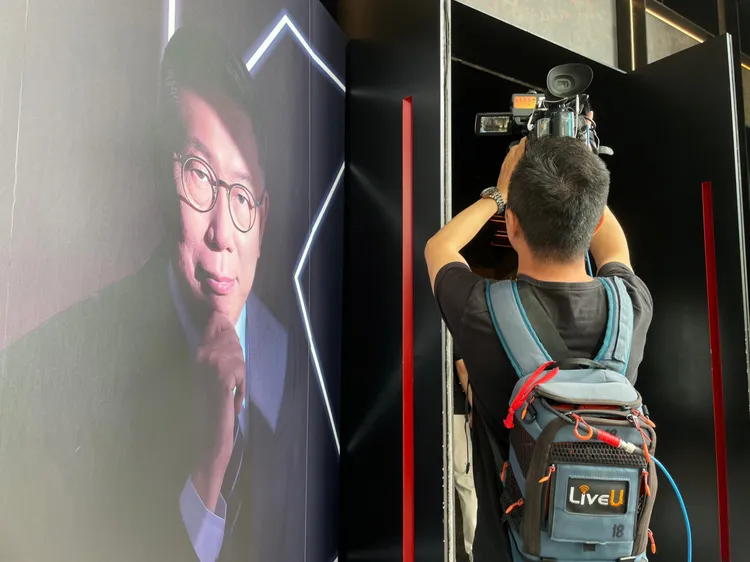 演唱會場外。彭欣偉攝