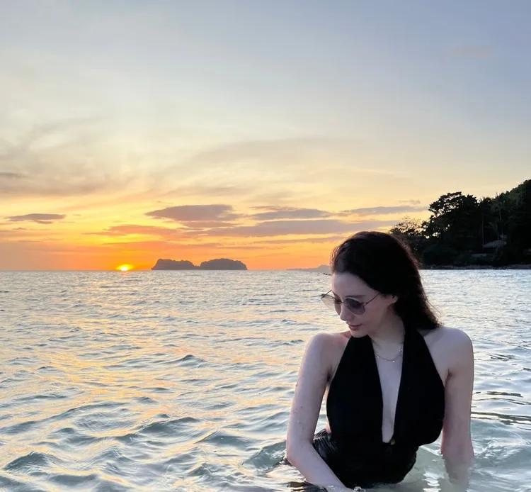 王瀅婚後保持好身材，完全看不出是3個小孩的媽媽。翻攝王瀅臉書