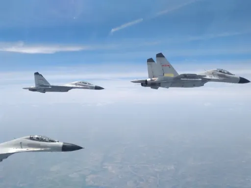 共機持續擾台、隨意扣押赴中民眾　陸委會最新民調揭國人反應