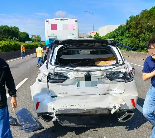 疑未保持安全車距 國1南新竹路段4大小車追撞釀2傷