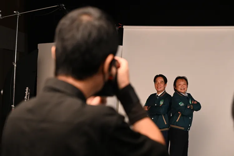 賴清德跟北市第二選區立委參選人、北市議員王世堅。賴競辦提供