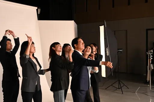 賴清德率40立委參選人拍定裝照 莊銘淵陷陳紫渝爭議缺席!黨中央要他好好檢討