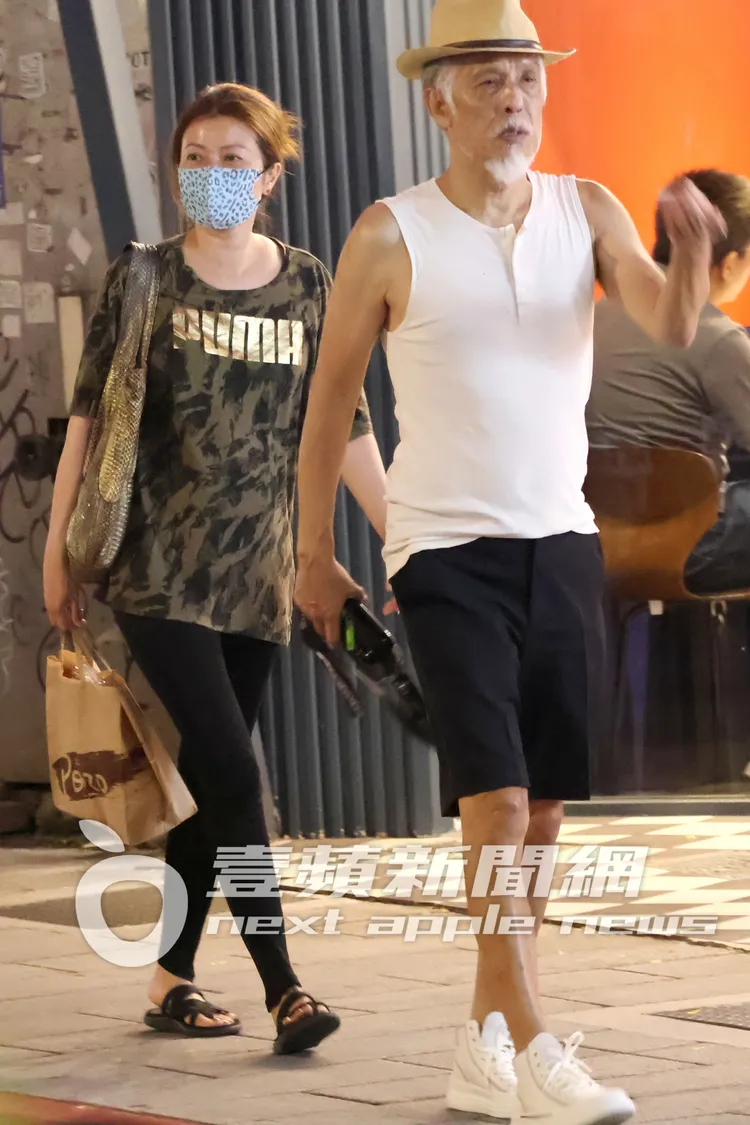 周禹侯（右）走在前頭霸氣帶路，身材維持得還算不錯。特勤中心攝