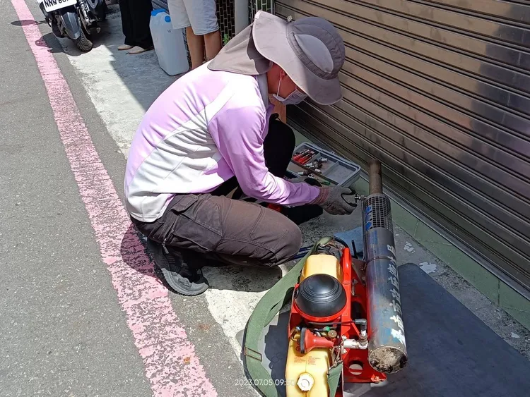 市府全力動員孳清。衛生局提供