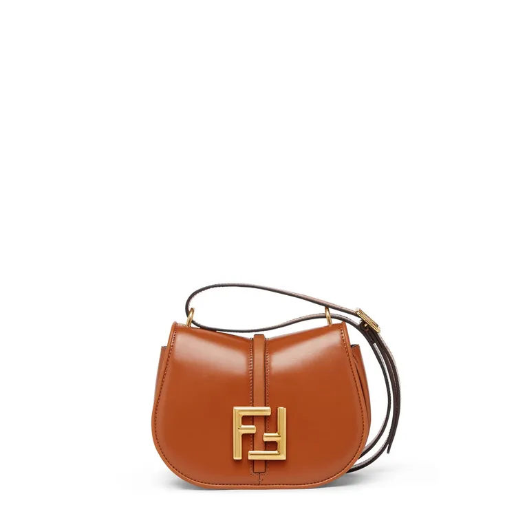 FENDI C’Mon迷你馬鞍包，7萬6000元。品牌提供