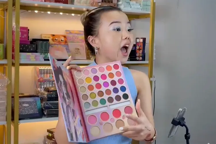 曾為英文教師的晏光樺，在中國通過TikTok向歐美客戶兜售服裝、電子產品等。美聯社