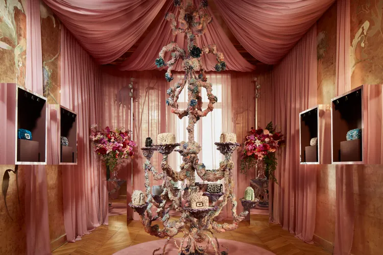 RV採用精湛工藝打造出一系列獨一無二的Viv’ Choc「Piece Unique」手袋。品牌提供