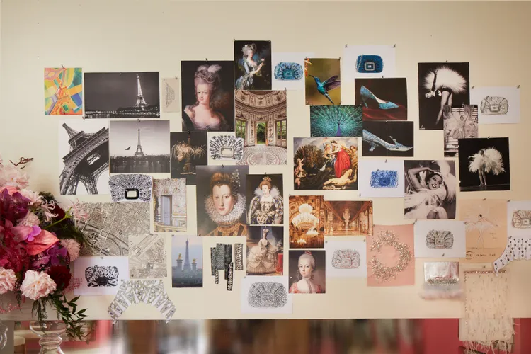 在Gherardo Felloni的靈感牆上，可清晰見到艾菲爾鐵塔、凡爾賽宮等賦予他創作靈感的標誌。品牌提供