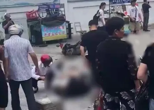 真正行人地獄！江蘇轎車衝撞人群　路人2死6傷