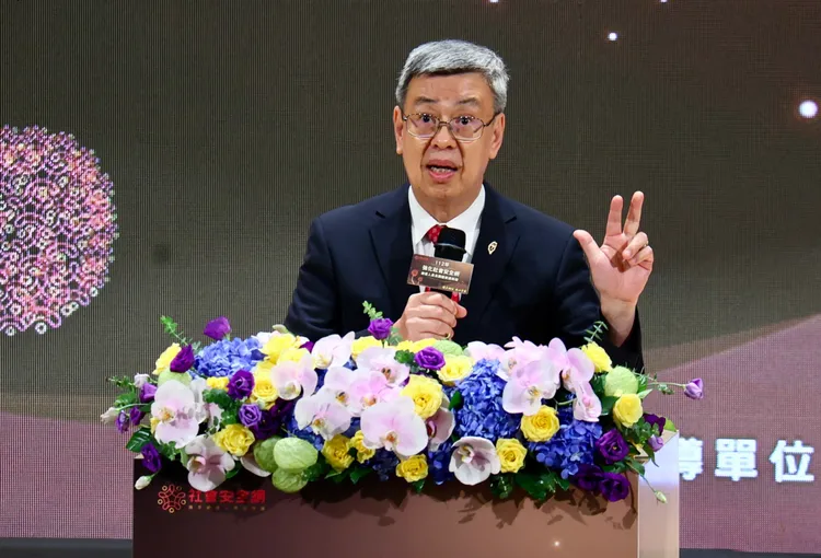 行政院院長陳建仁出席「112年強化社會安全網績優人員及團體表揚典禮」。彭欣偉攝
