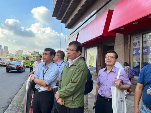 王國材視察北車周邊!停讓行人新法上路滿兩周「有初步成效」 違規不到1%