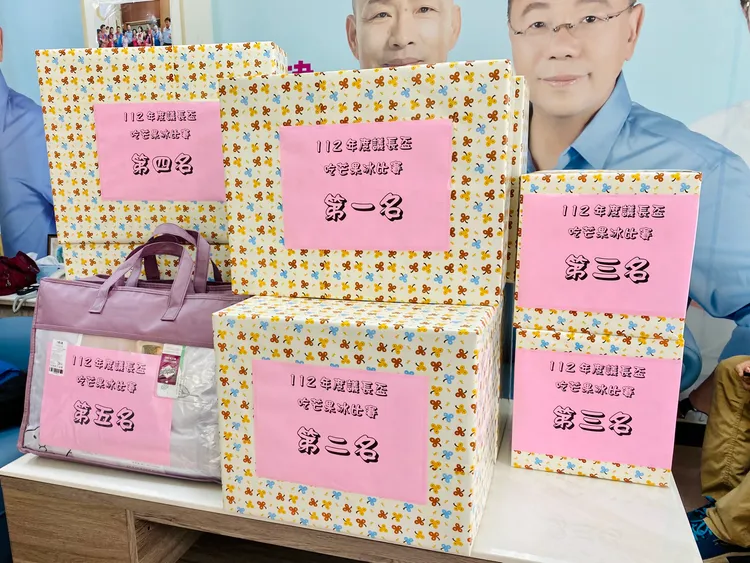 吃冰大賽分男女二組，前三名各有禮品。王志弘攝