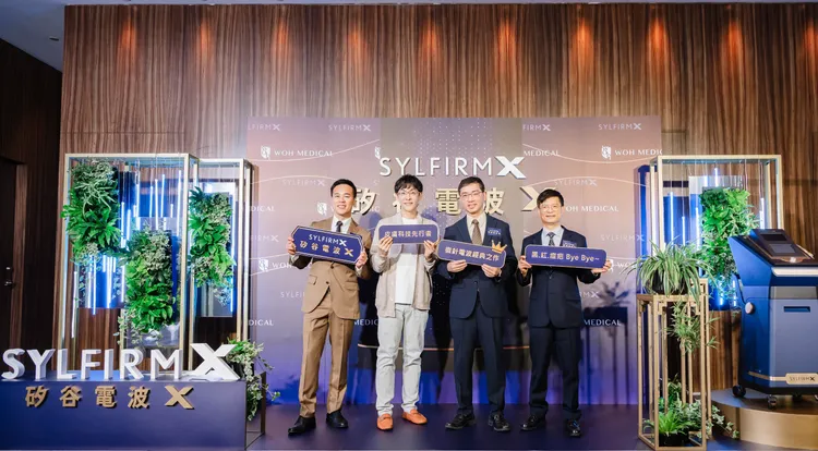 左至右為林挺松醫師、陳建名醫師、林政賢醫師、黃輝鵬醫師。