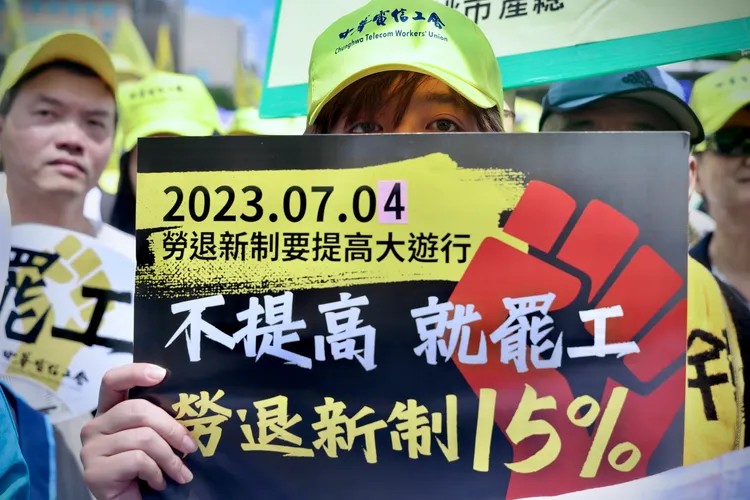 工會請中華電信公司盡速答應提高勞退新制雇主提撥至15%以上，不要挑戰電信勞工的決心。林林攝