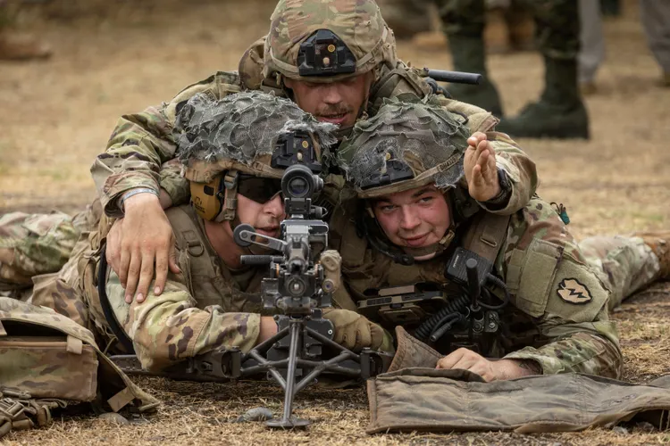菲律賓是美國軍事盟國，兩國軍人常舉行聯合軍演。路透社