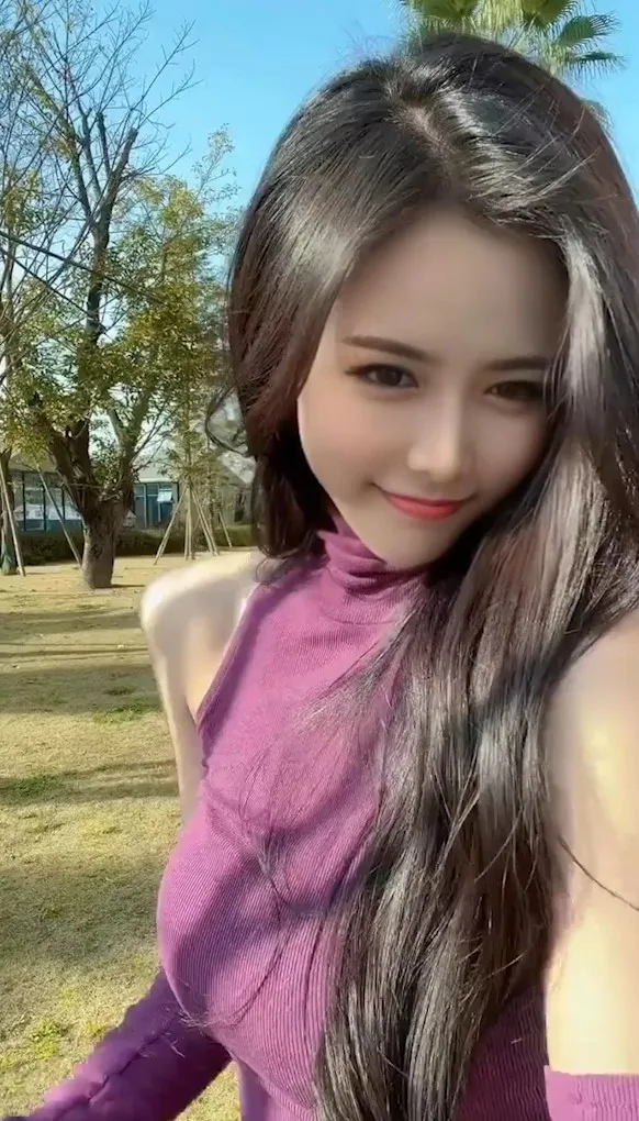 漂亮臉蛋，皮膚白皙，姣好身材。IG@vinsamet 提供