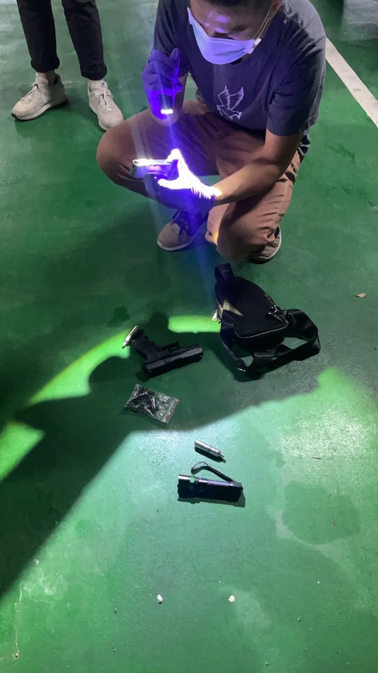 蕭嫌供稱手槍沒有殺傷力，警方將進一步鑑識。民眾提供