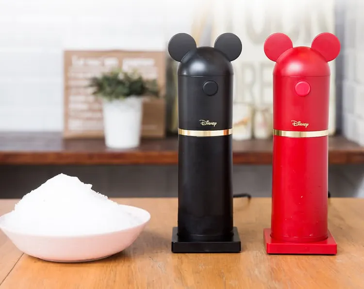 米奇聯名手持刨冰機由日本電器品牌Doshisha與迪士尼聯名推出。樂天市場提供