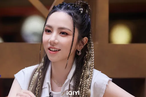 鄧紫棋回歸《中國說唱》秀西語Rap　埋怨都沒男生寫歌給她