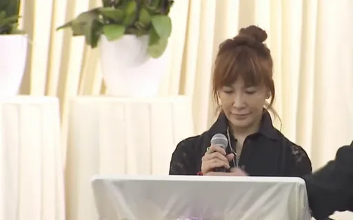 李思林悲悼妹妹李玟「永遠留著她燦爛笑容」 全場起身默哀