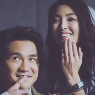 曹格IG多篇發文最後貼出與吳速玲秀婚戒放閃照，告白「還是愛她」。翻攝自曹格IG