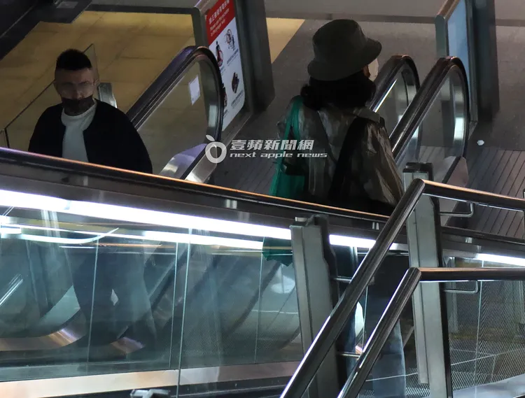 內內（右）被路人認出。特勤中心攝