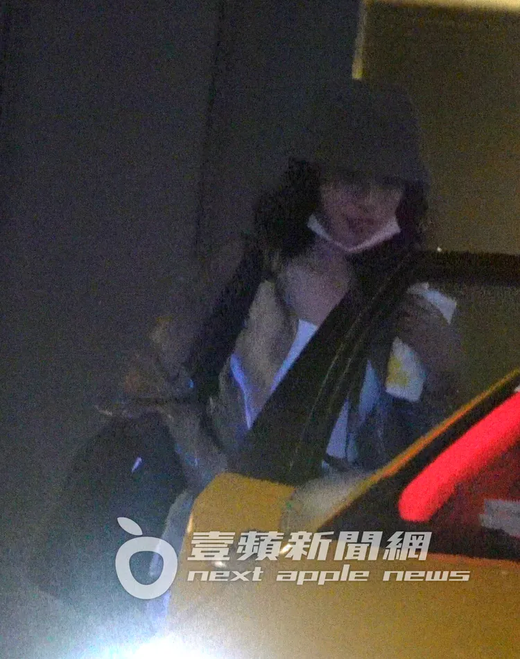 當天內內看似心情不錯。特勤中心攝