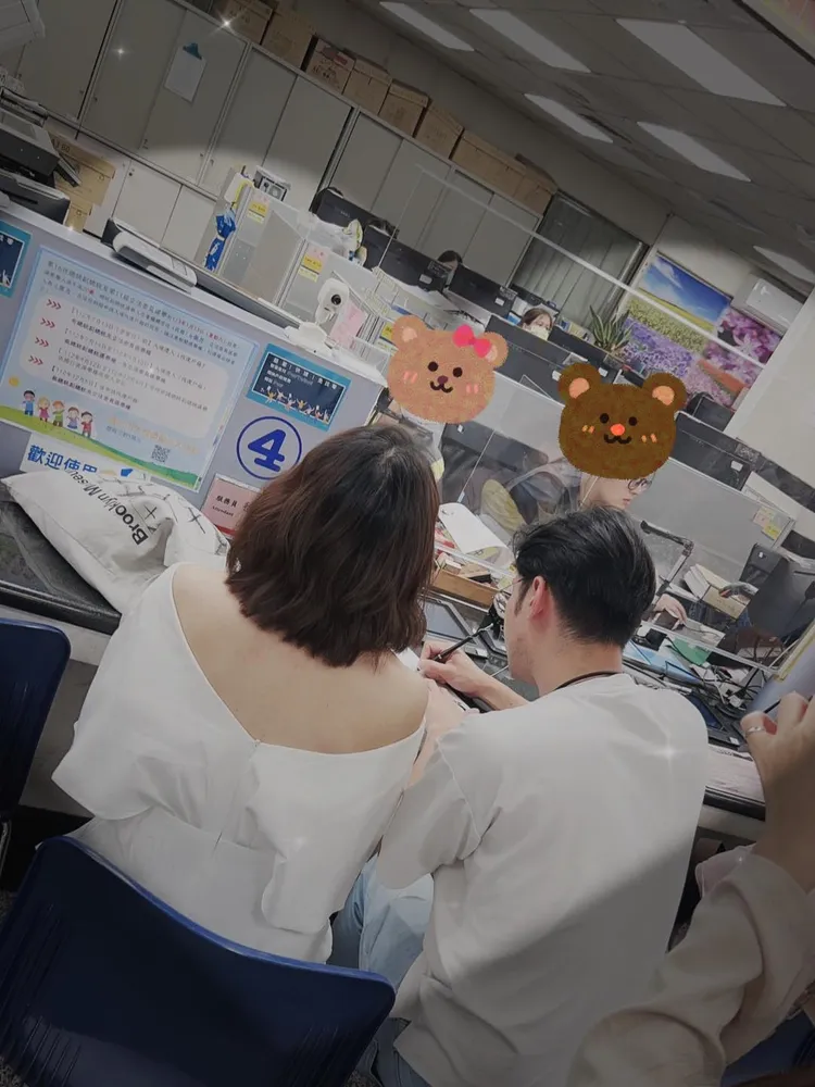 38歲女星蘿莉塔挺著7個月孕肚，前天和老公戴偉智登記結婚。翻攝蘿莉塔臉書