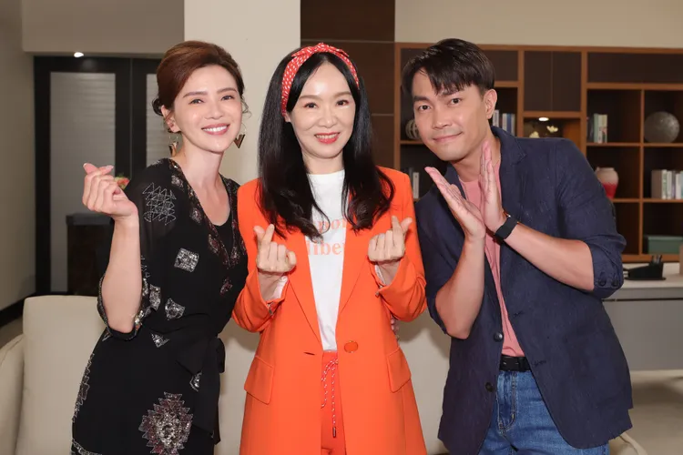 徐薇（中）客串民視8點檔《市井豪門》，和胡嘉愛（左）跟許仁杰有對手戲。民視提供