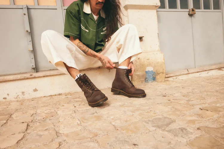 Dr. Martens Crazy Horse系列1460 8孔馬汀靴，7880元。品牌提供