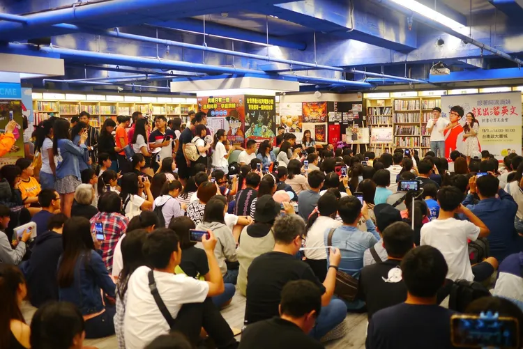 政大書城新書發表會總是吸引大批書迷前往。取自台南政大書城臉書