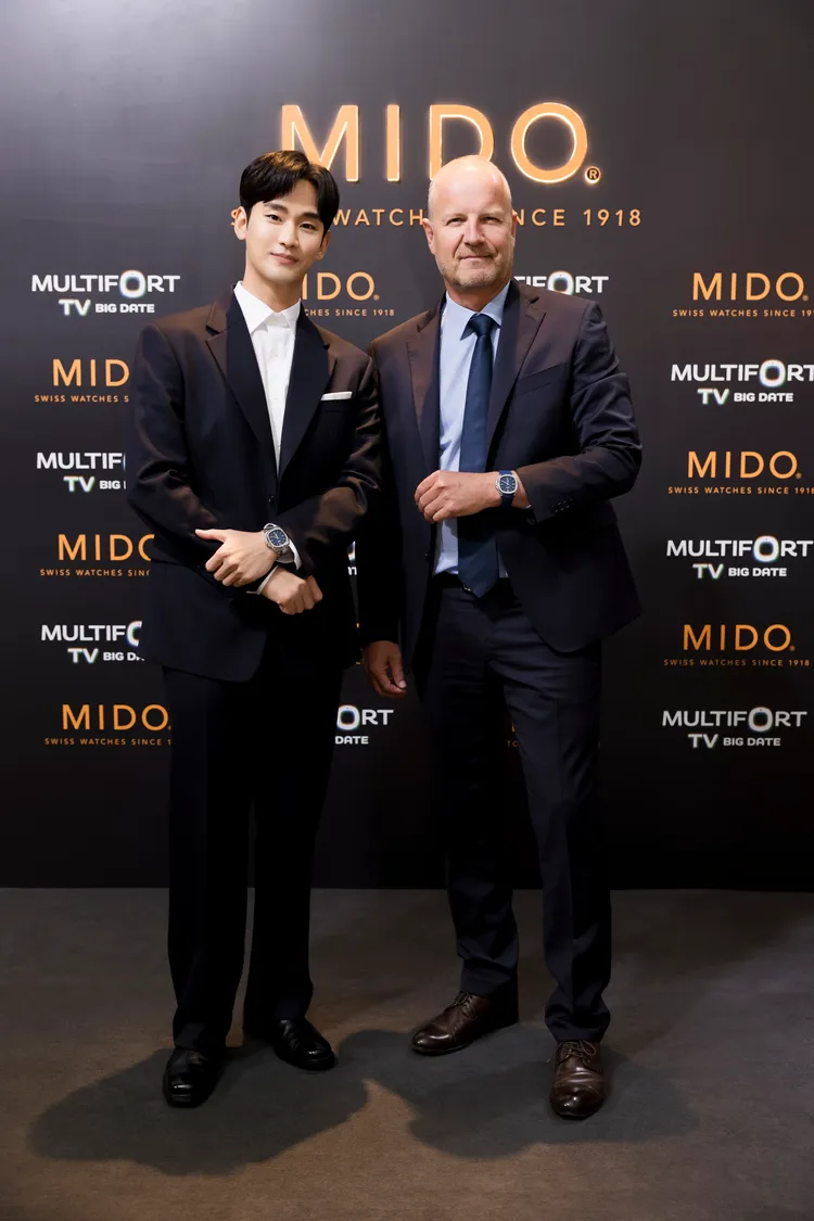 金秀賢（左）與美度表全球總裁Franz Linder，一起揭曉了旗下全新推出的先鋒系列TV大日期腕錶。品牌提供