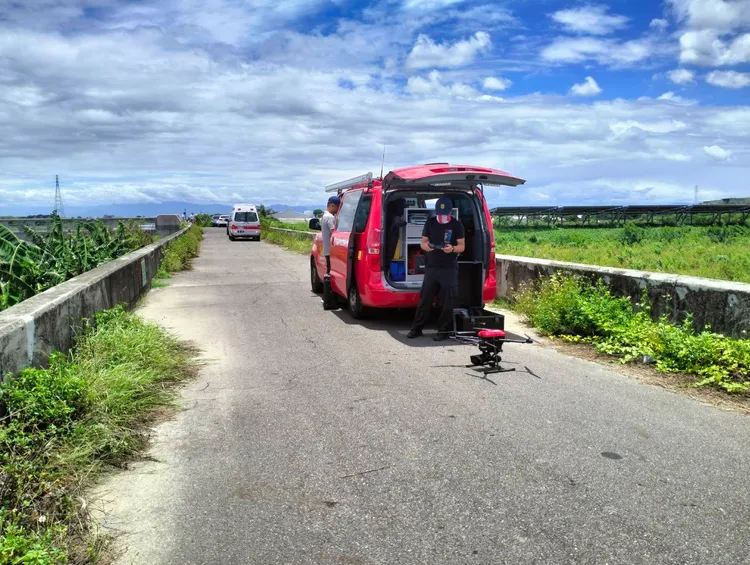 另派出空拍機協尋。讀者提供