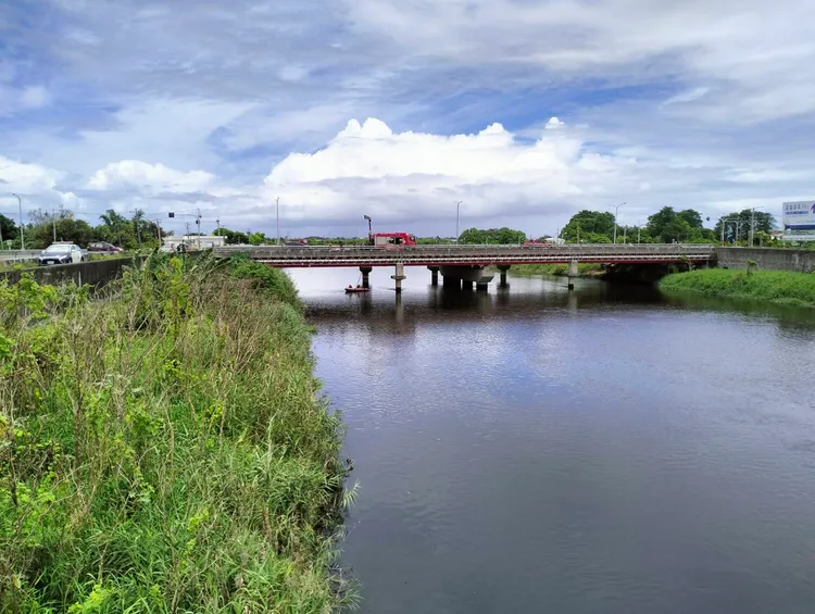 佳里區營頂橋傳出夫婦落水意外。讀者提供
